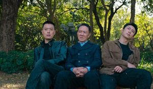 全程呲大牙,舌头打结,脸肿的陈星旭也带不动,偏偏还一群人吹捧