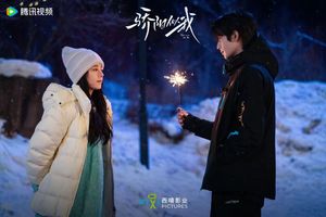 演完《庆余年》演《骄阳似我》，他长开了，神似张若昀