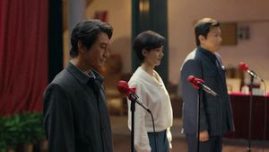 一个像木头，一个依旧油腻，两人连累40集年代剧，难怪观众不买账